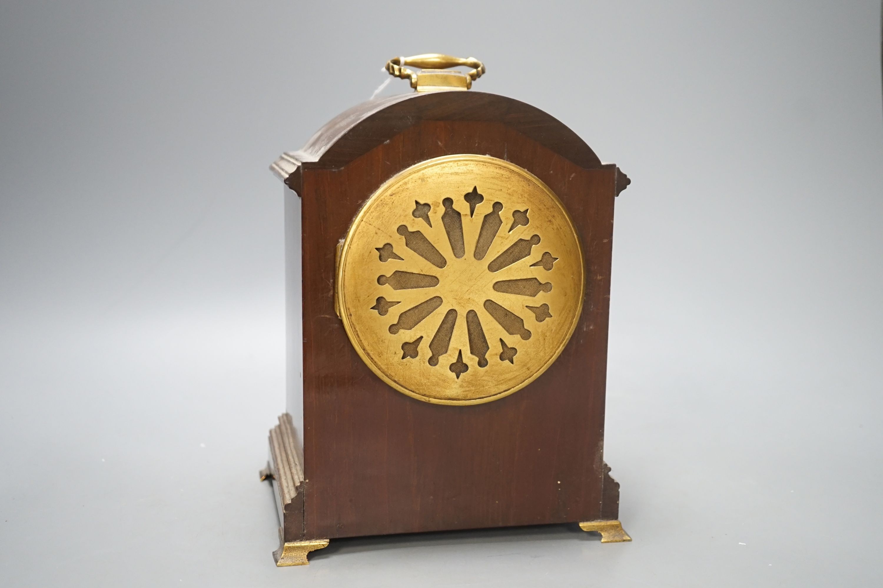 An early 20th century inlaid mahogany mantel clock, 22cm